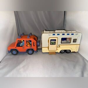 Bluey jeep 4wd family vehicle and trailer tv camping with 3 figures
